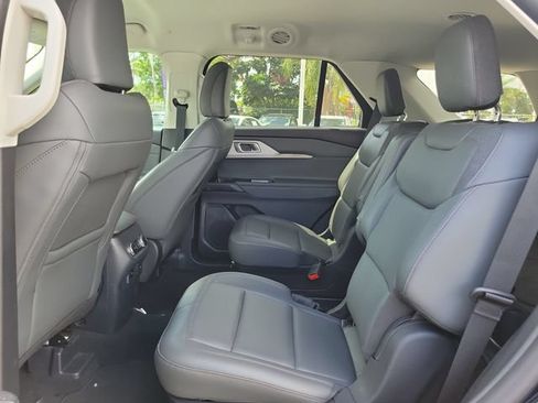 Certified 2025 Ford Explorer Active w/ Active Comfort Package RWD image 10