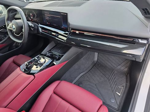 Certified 2025 BMW 530i RWD image 30