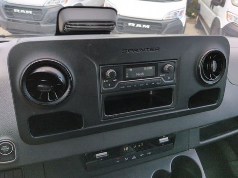 Used 2025 Mercedes-Benz Sprinter 2500 image 18