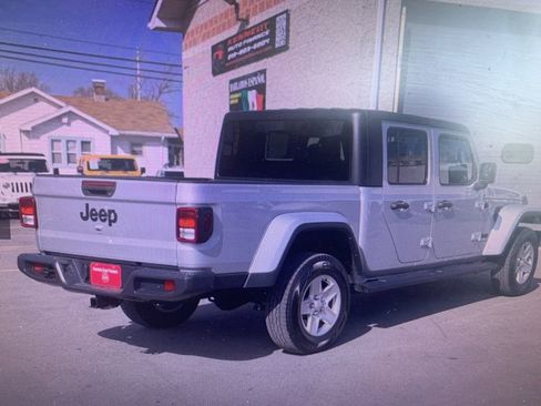 Used 2023 Jeep Gladiator Sport image 15