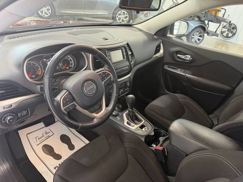 Used 2015 Jeep Cherokee Latitude AWD/4WD image 8