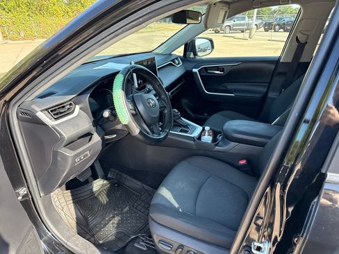 Used 2024 Toyota RAV4 XLE AWD/4WD image 6