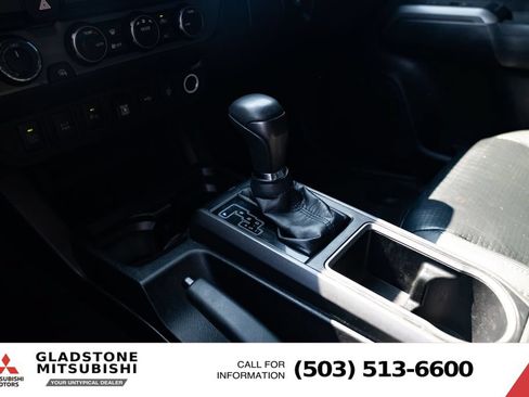 Used 2022 Toyota Tacoma TRD Off-Road w/ TRD Premium Off Road Package AWD/4WD image 20