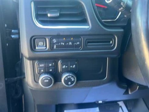 Used 2021 Chevrolet Suburban Z71 image 16