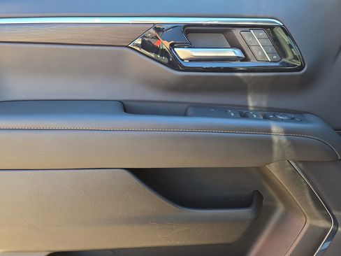 Used 2025 Chevrolet Tahoe Z71 image 15