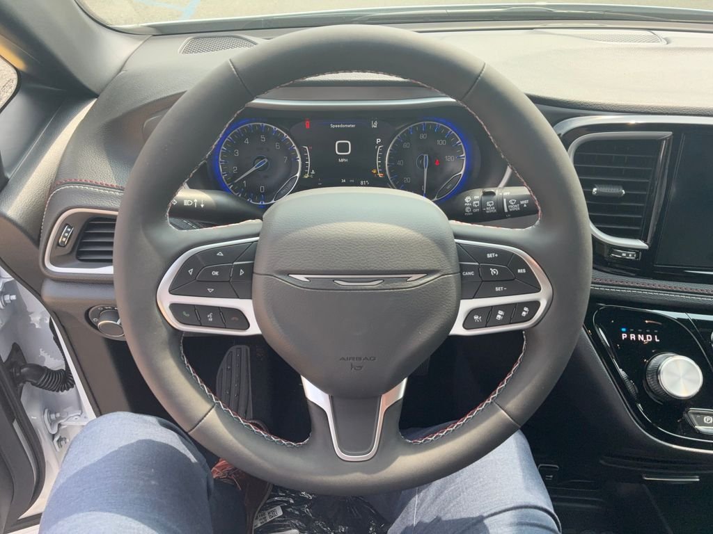 New 2027 Chrysler Pacifica Select AWD/4WD image 10