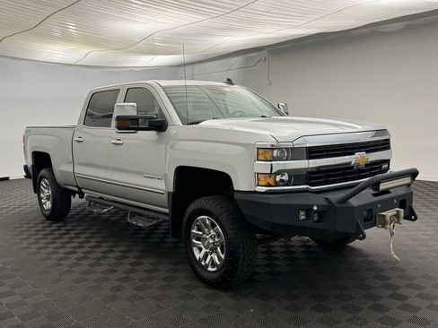 Used 2017 Chevrolet Silverado 3500 LTZ image 6