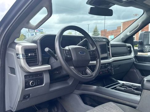 Used 2023 Ford F250 XLT w/ XLT Premium Package AWD/4WD image 9