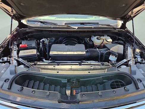 Certified 2025 Chevrolet Suburban LT AWD/4WD image 10