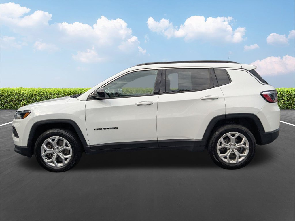 Used 2024 Jeep Compass Latitude AWD/4WD image 8