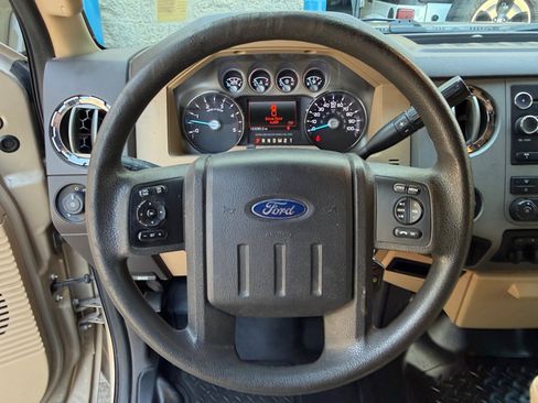 Used 2011 Ford F250 XLT w/ XLT Premium Pkg AWD/4WD image 12