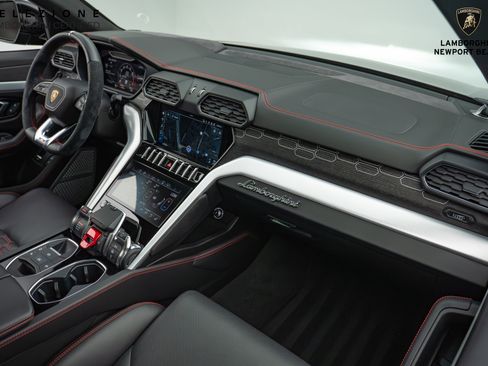 Used 2022 Lamborghini Urus image 20