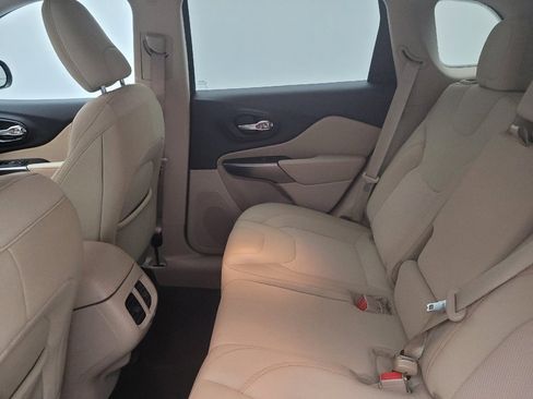 Used 2021 Jeep Cherokee Latitude w/ Mobile Office Group image 18