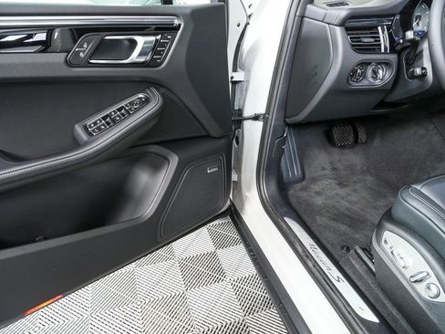 New 2026 Porsche Macan S image 8