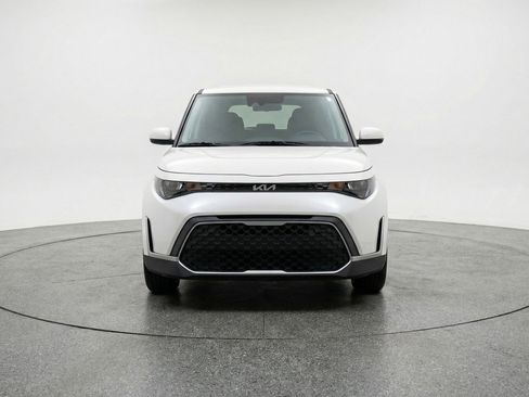Used 2025 Kia Soul LX w/ LX Technology Package image 2