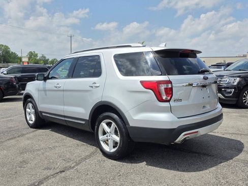 Used 2017 Ford Explorer XLT w/ Equipment Group 202A AWD/4WD image 4
