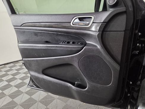 Certified 2019 Jeep Grand Cherokee Laredo w/ Laredo X Package image 23