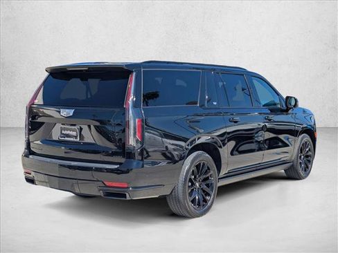 Used 2023 Cadillac Escalade ESV Sport Platinum w/ LPO, ONYX Package AWD/4WD image 5