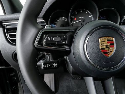 Certified 2026 Porsche Macan AWD/4WD image 10
