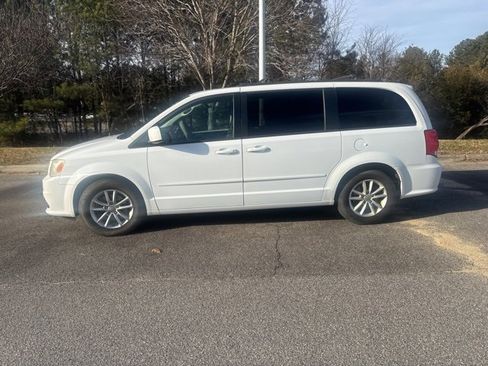 Used 2014 Dodge Grand Caravan SXT w/ Rear Park Assist Package image 1
