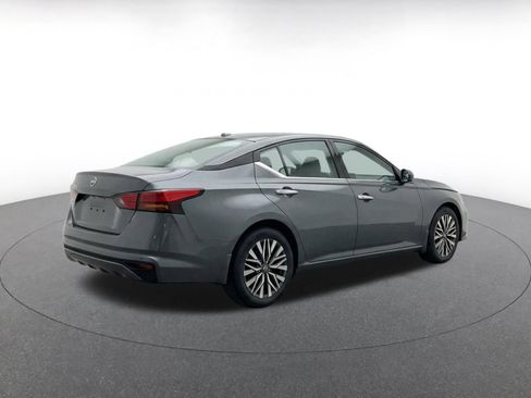 Used 2025 Nissan Altima 2.5 SV FWD image 8