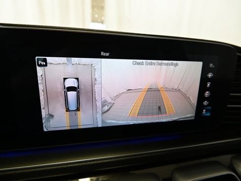 Used 2020 Mercedes-Benz GLS 450 4MATIC image 7