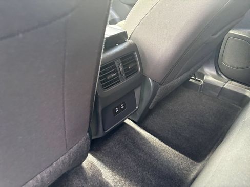 Used 2025 Nissan Rogue SV FWD image 24