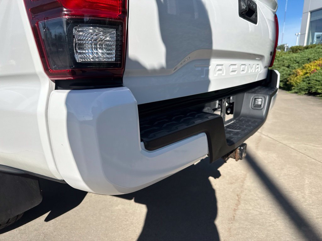 Used 2019 Toyota Tacoma TRD Sport AWD/4WD image 18