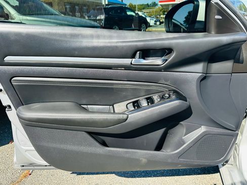 Used 2020 Nissan Altima 2.5 SV image 12