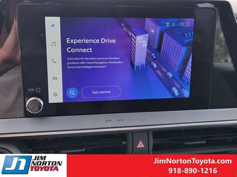 Used 2025 Toyota Prius LE FWD image 18