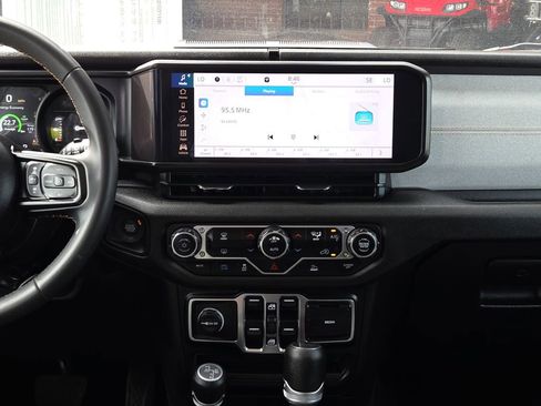 Used 2024 Jeep Wrangler Sport S image 11