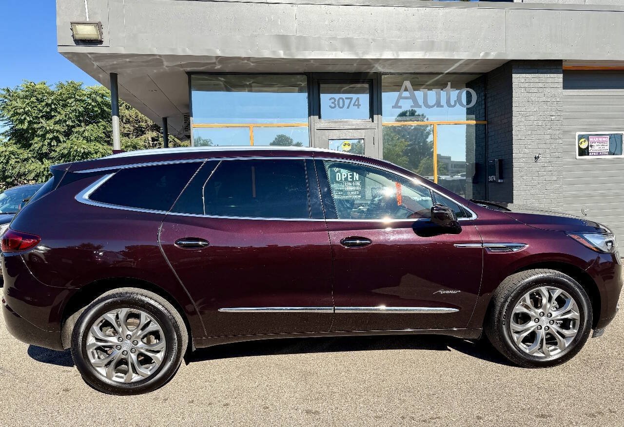 Used 2021 Buick Enclave Avenir w/ Avenir Technology Package AWD/4WD image 2