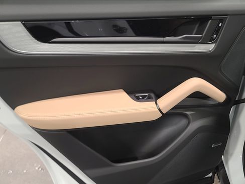 New 2026 Porsche Cayenne image 26