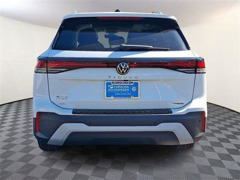 Used 2026 Volkswagen Tiguan SE image 5