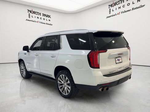 Used 2022 GMC Yukon Denali AWD/4WD image 3