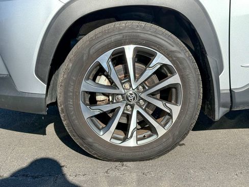 Used 2022 Toyota Corolla Cross XLE w/ Convenience Package image 9