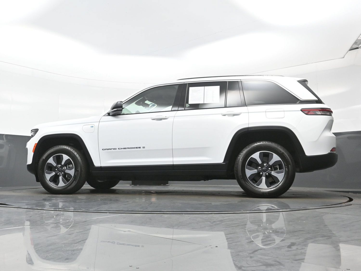 Used 2023 Jeep Grand Cherokee 4WD 4xe image 31