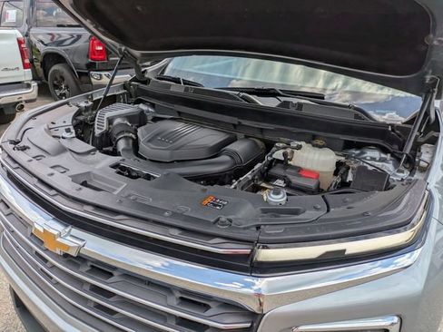 Used 2025 Chevrolet Traverse LT AWD/4WD image 36