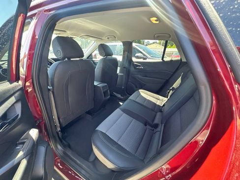 Used 2025 Chevrolet Trax LT FWD image 7