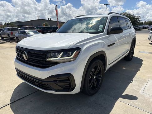 Used 2023 Volkswagen Atlas SEL R-Line AWD/4WD image 4