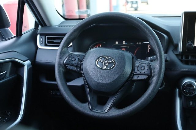 Used 2025 Toyota RAV4 XLE AWD/4WD image 23