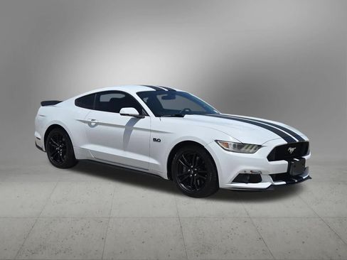 Used 2017 Ford Mustang GT RWD image 8