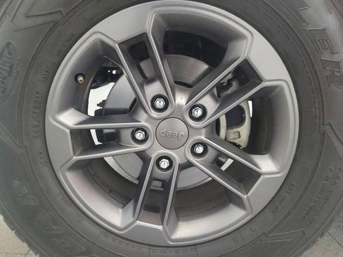 Used 2018 Jeep Wrangler Sport image 31