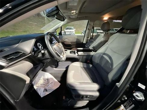 Used 2024 Toyota Sienna XLE image 19