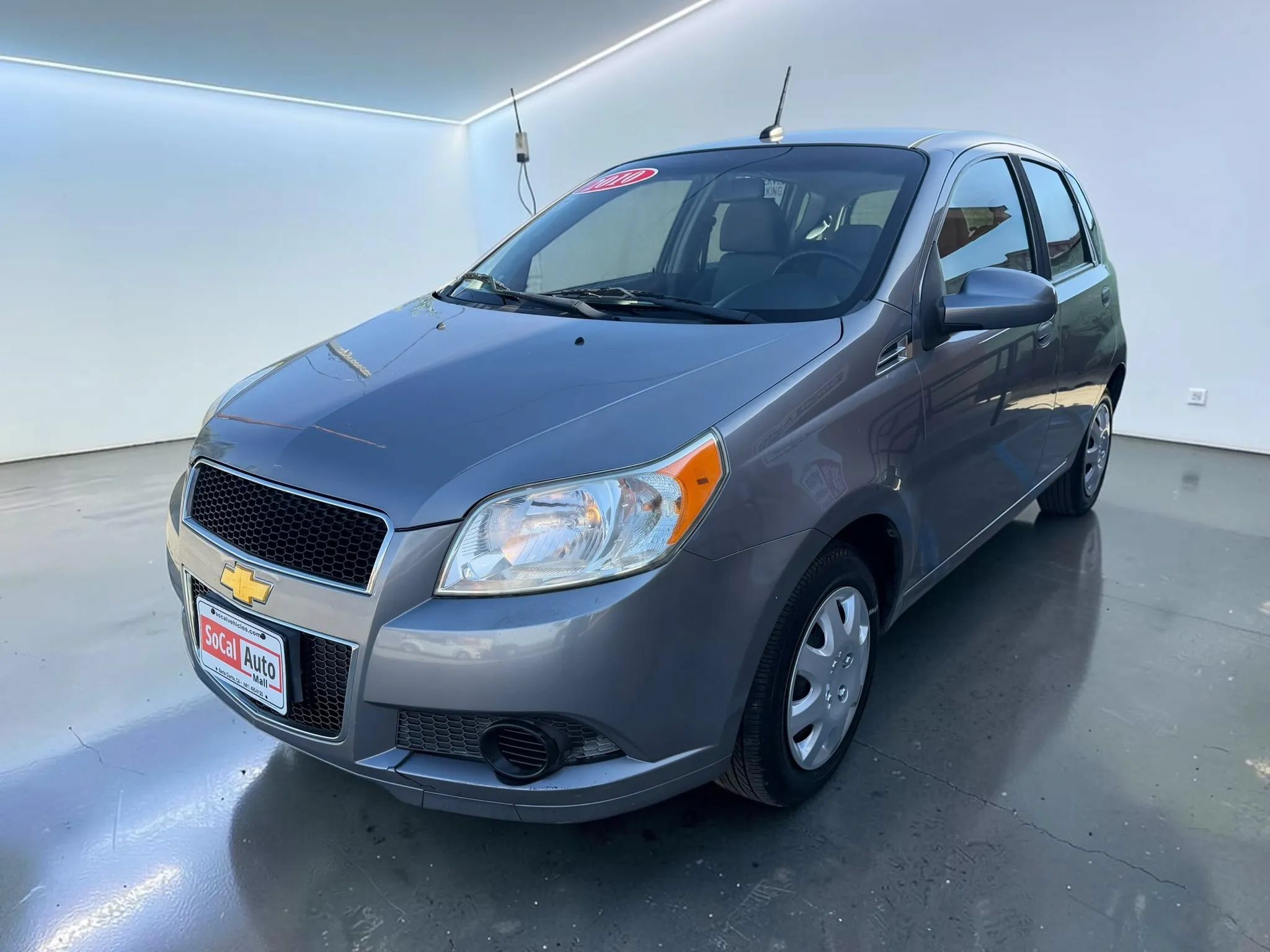 Used 2010 Chevrolet Aveo5 LT FWD image 7