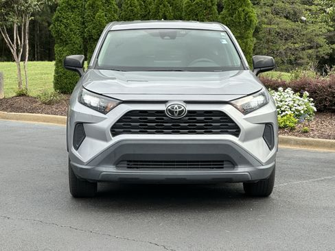 Used 2022 Toyota RAV4 LE FWD image 3