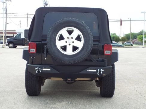 Used 2010 Jeep Wrangler Unlimited Sahara AWD/4WD image 7