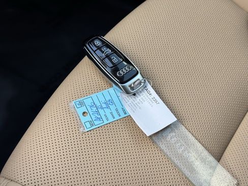 Used 2025 Audi Q8 Premium Plus image 37