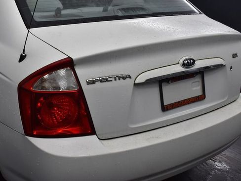 Used 2006 Kia Spectra EX FWD image 16