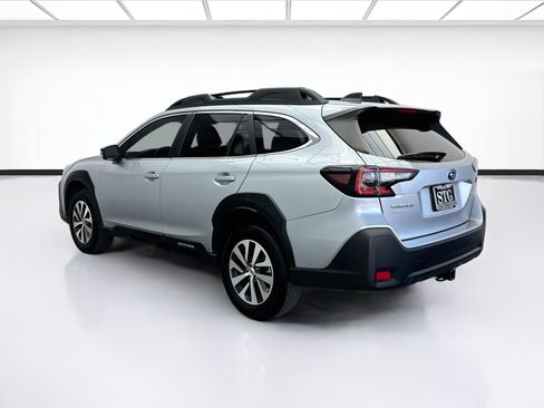 Used 2025 Subaru Outback Premium AWD/4WD image 6